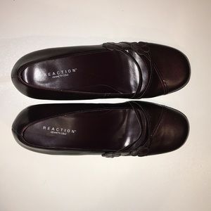 Kenneth Cole Reaction Berry Floral Pumps